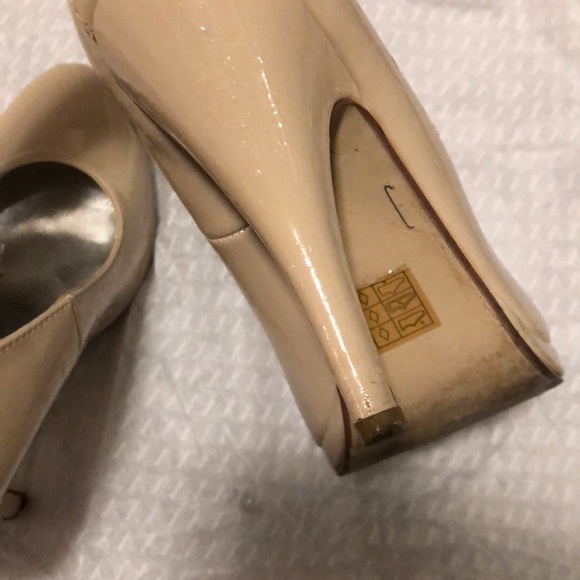 2 for $10 Spring Rounded Toe Nude Pumps US 7.5 - Picture 6 of 6